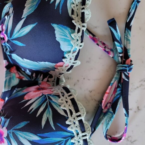 Shade & Shore floral bikini top - Picture 2 of 5